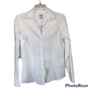 Brooks Brothers White V-Neck Fitted Button Up 346 Size 2 NWT